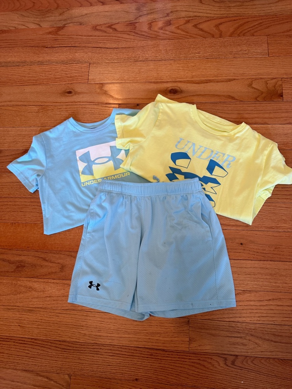Under Armour Youth Athletic Tee & Shorts Bundle. Size Youth Large